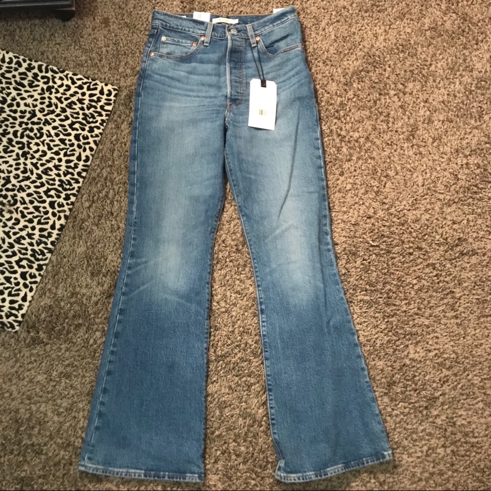 NWT Levi’s Ribcage Flare Jeans Size 27